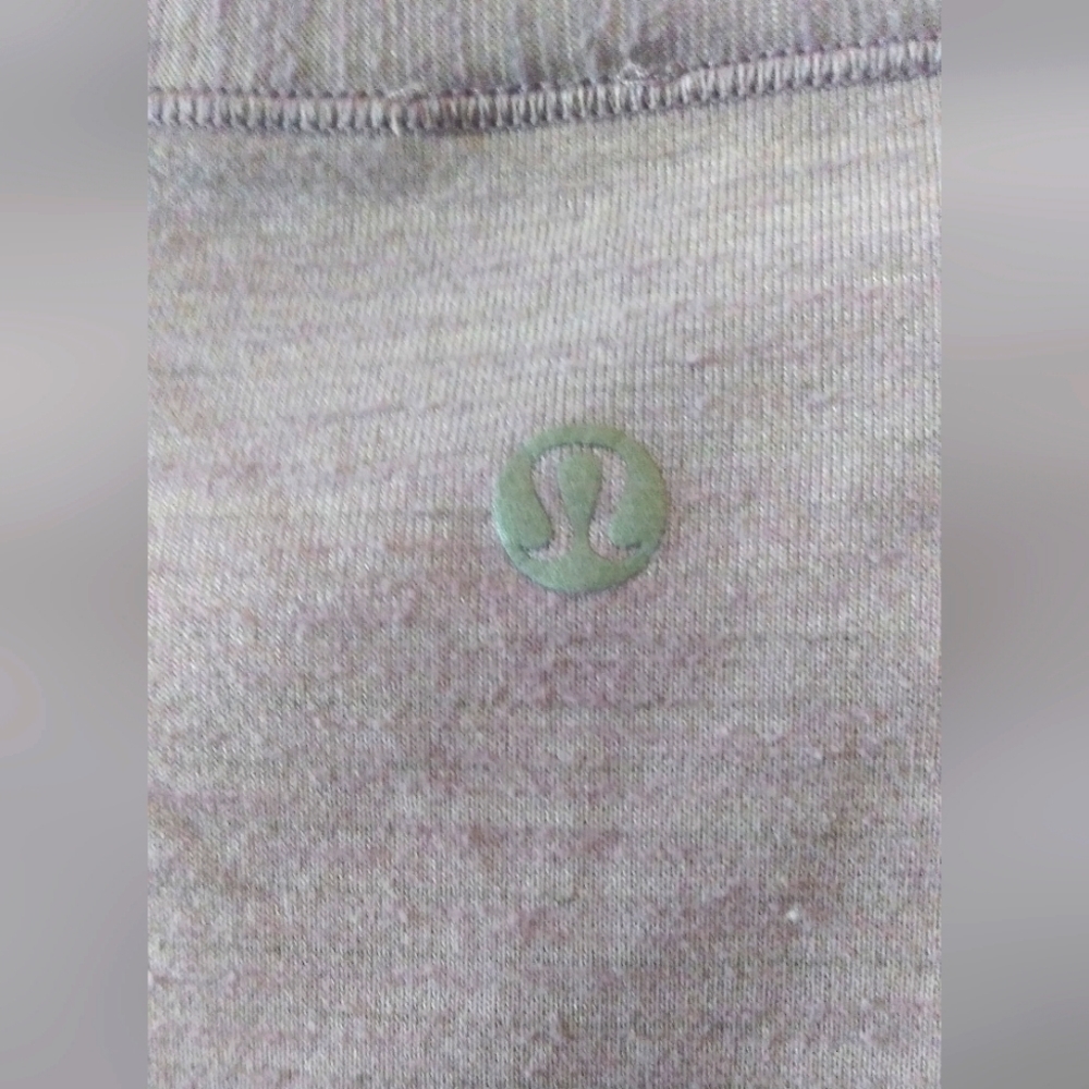 Womens Lululemon cap sleeve top. - Picture 4 of 4